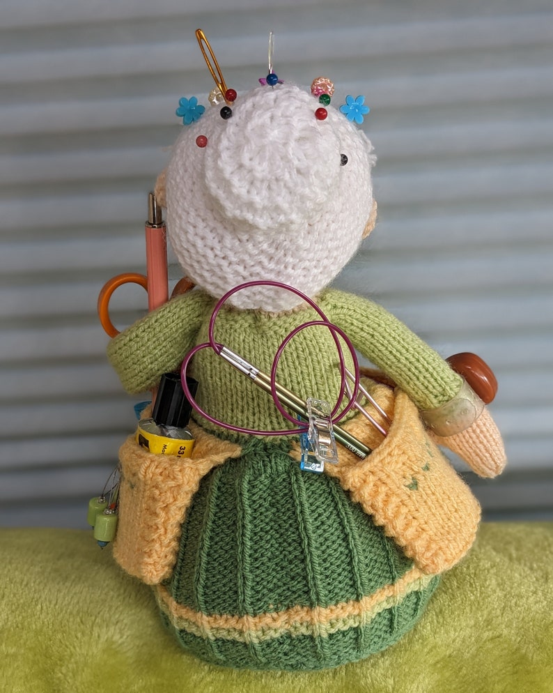 Grandma Caddy Knitting Pattern