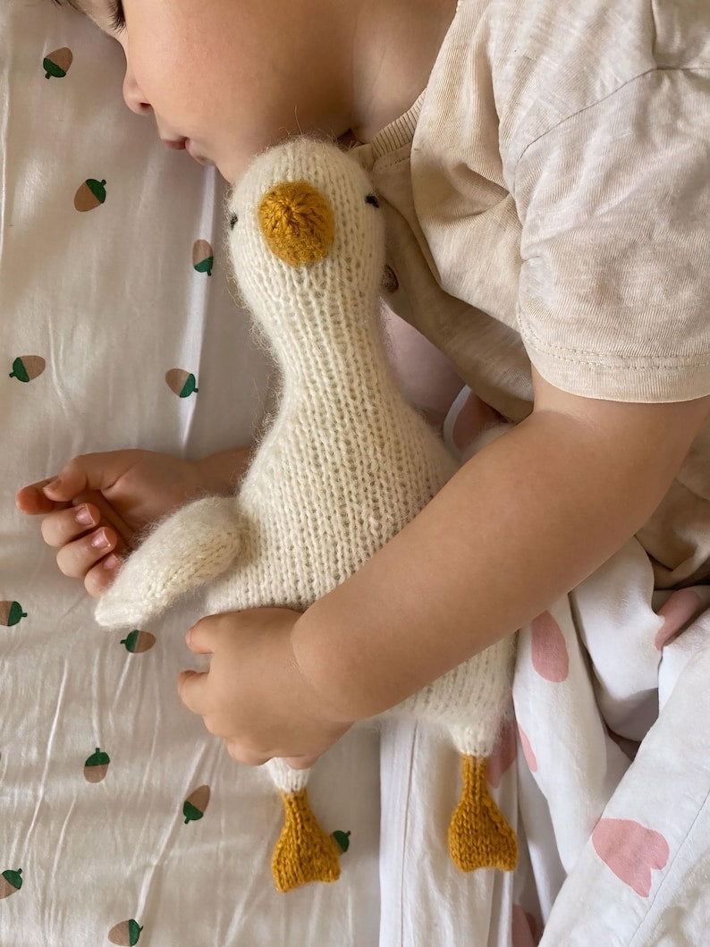 Huggable Goose Knitting Pattern