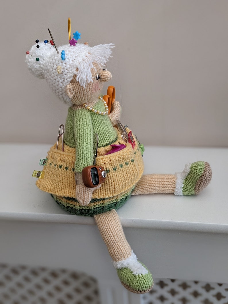 Grandma Caddy Knitting Pattern