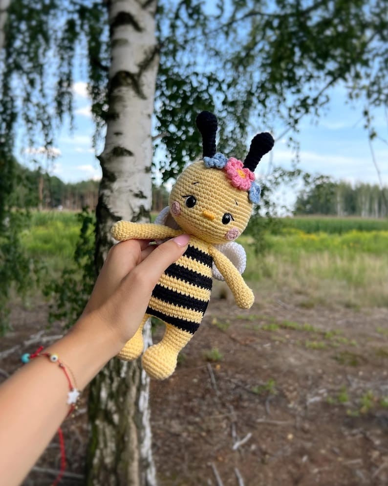 Flower Bee Crochet Pattern