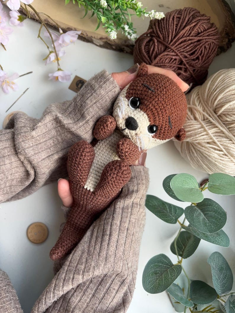 Sweetheart Otter Crochet Pattern