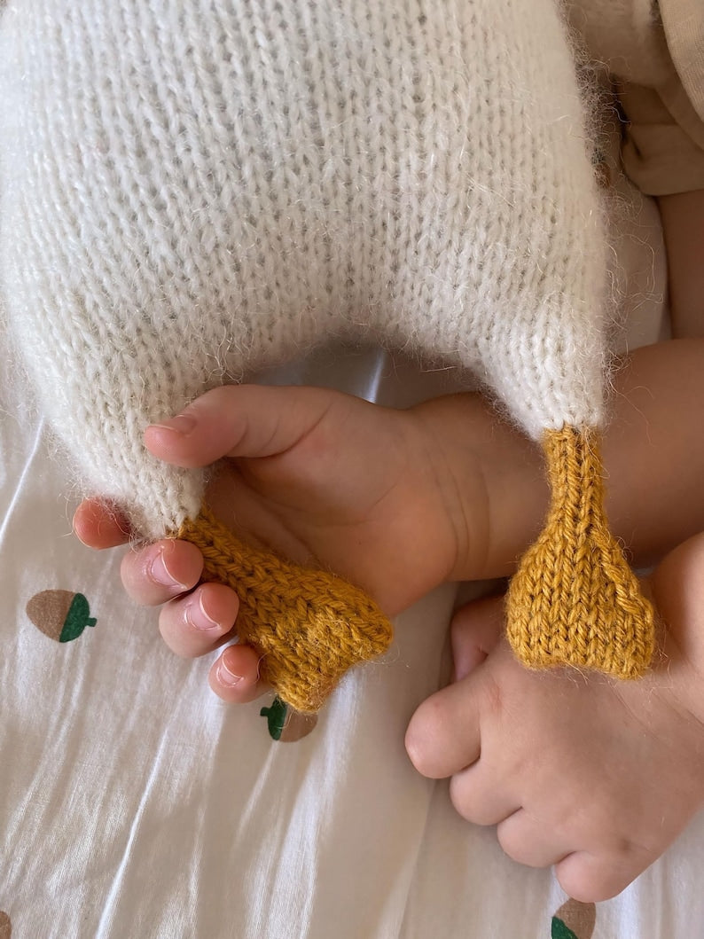Huggable Goose Knitting Pattern