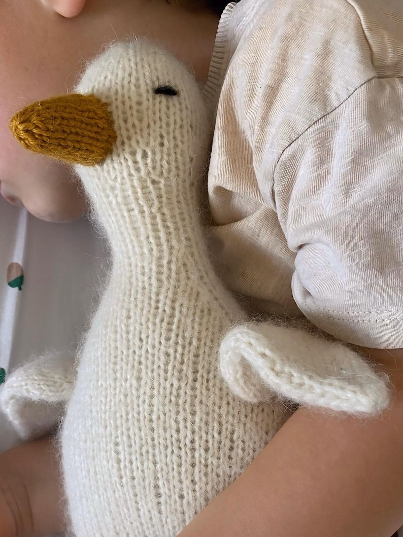 Huggable Goose Knitting Pattern