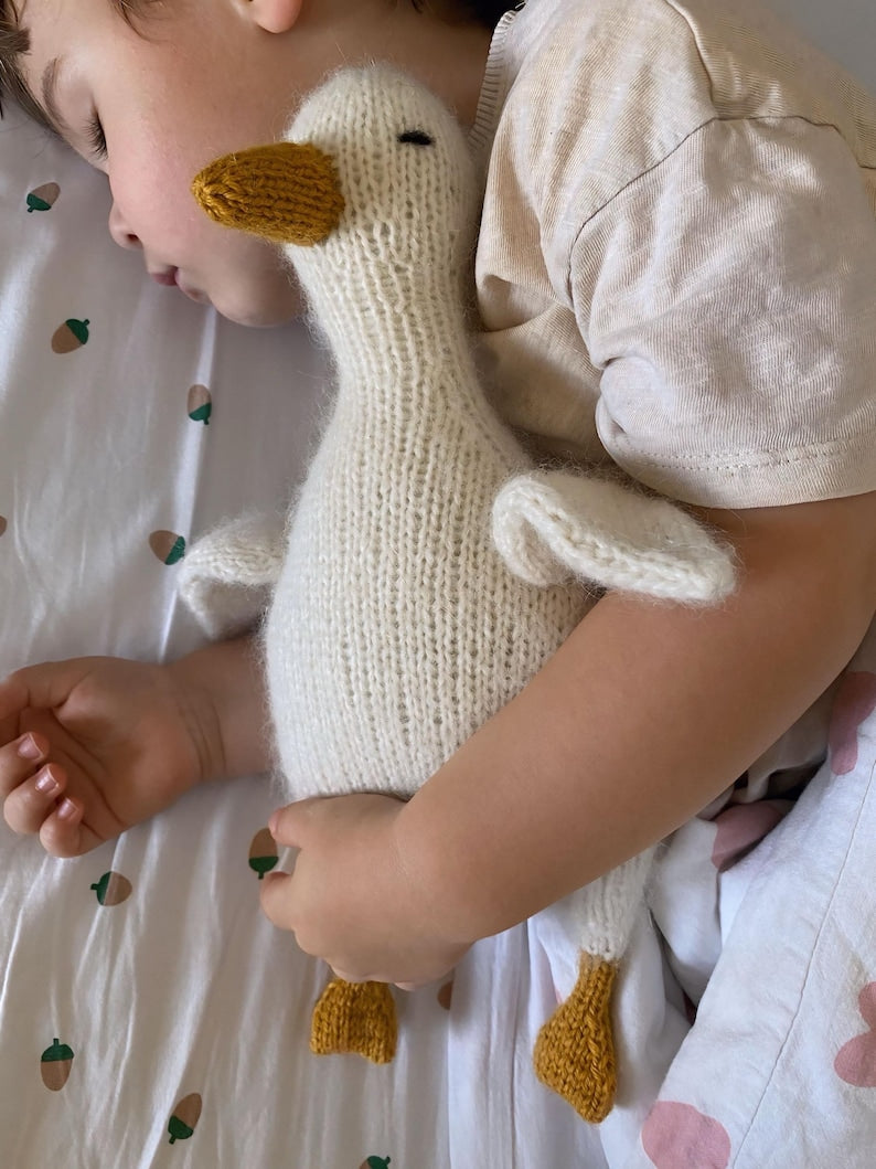 Huggable Goose Knitting Pattern