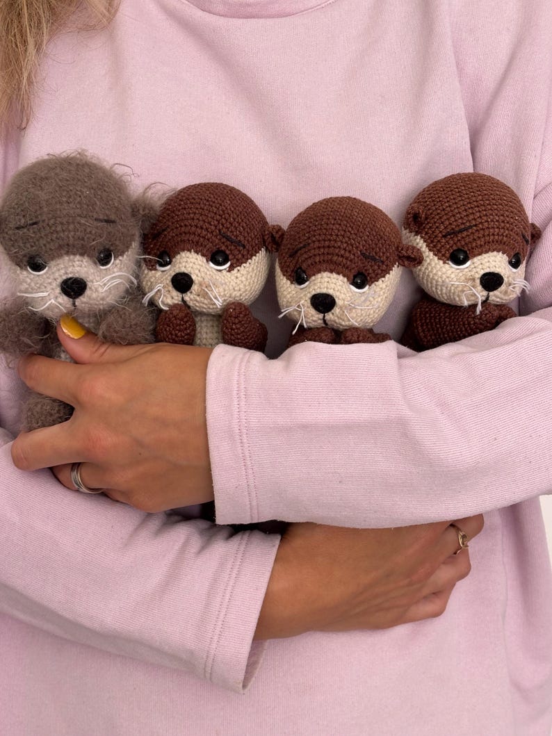 Sweetheart Otter Crochet Pattern