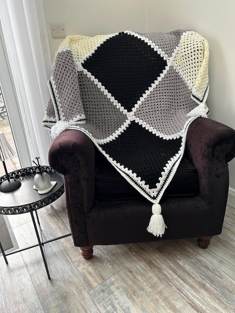 Pearl Noir Blanket Crochet Pattern