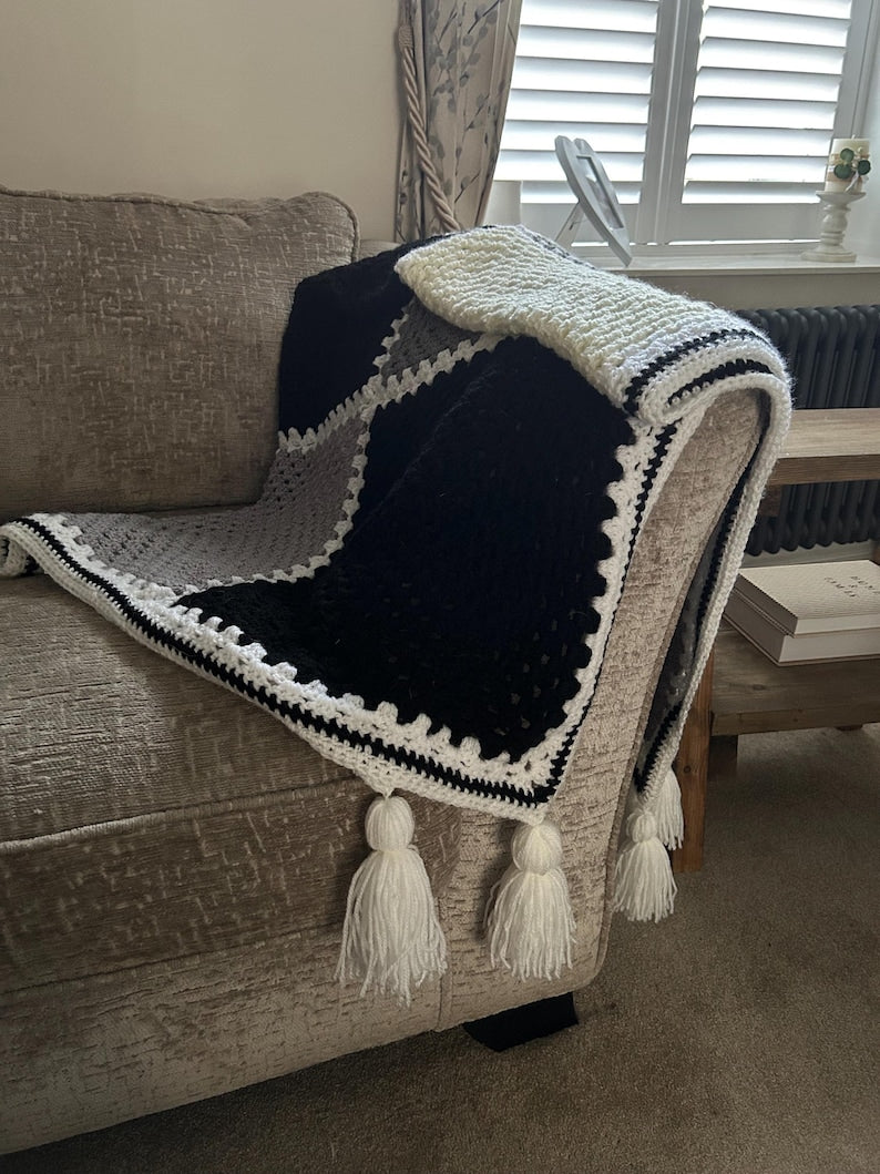 Pearl Noir Blanket Crochet Pattern