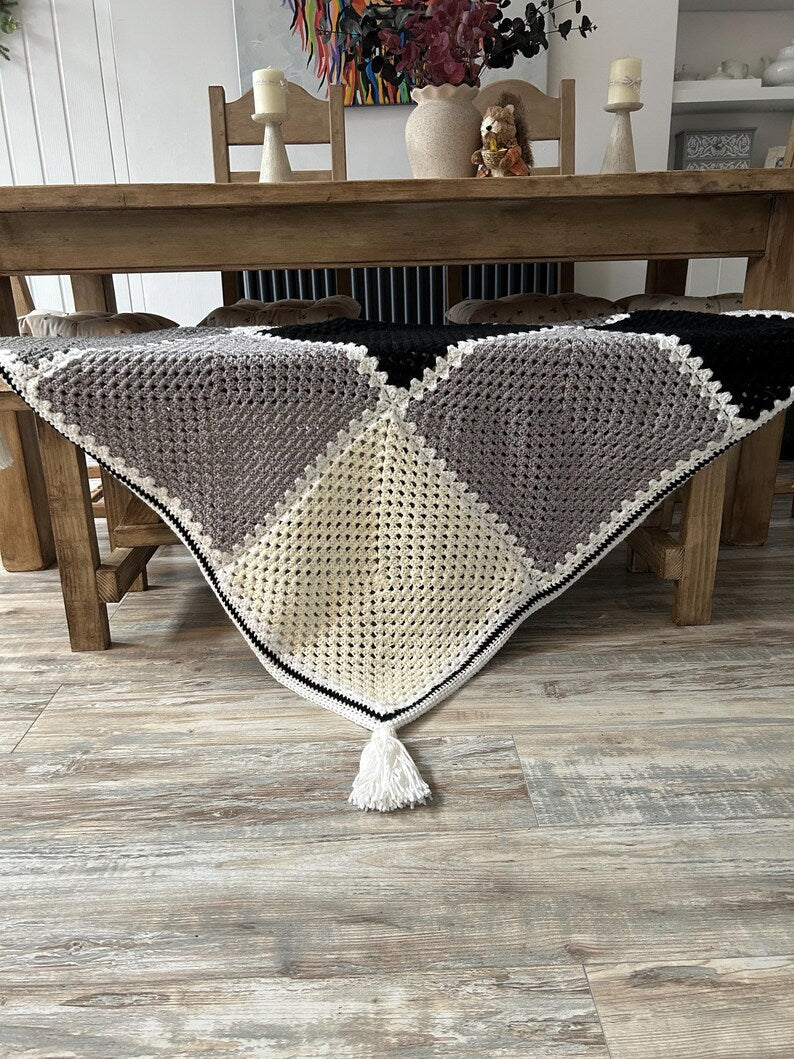 Pearl Noir Blanket Crochet Pattern